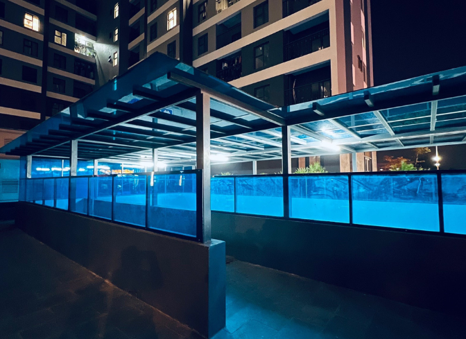 ỨNG DỤNG CỦA TẤM NHỰA POLYCARBONATE Mái lối xuống hầm tòa nhà