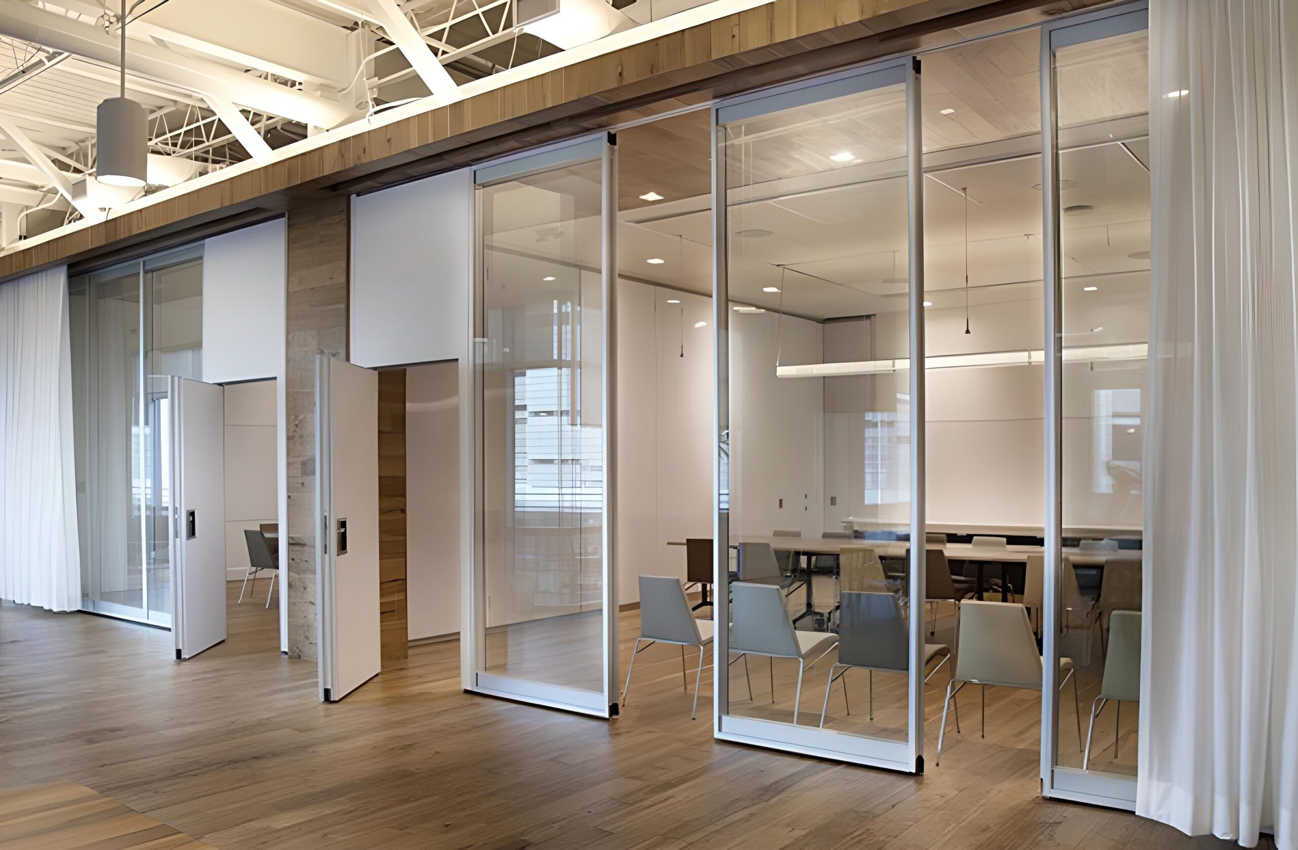 ỨNG DỤNG CỦA TẤM NHỰA POLYCARBONATE Vách ngăn, cửa đi ...