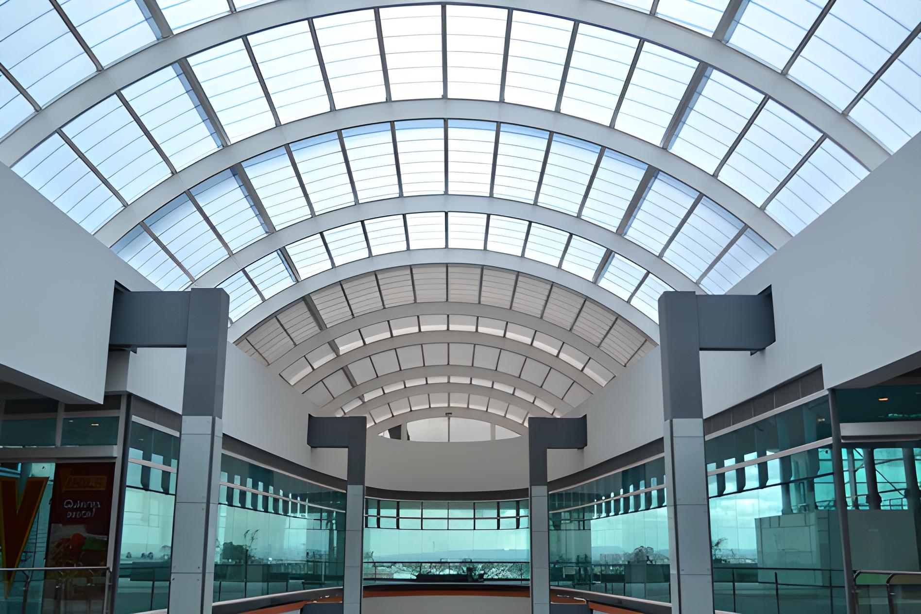 ỨNG DỤNG CỦA TẤM NHỰA POLYCARBONATE Mái vòm trung tâm thương mại