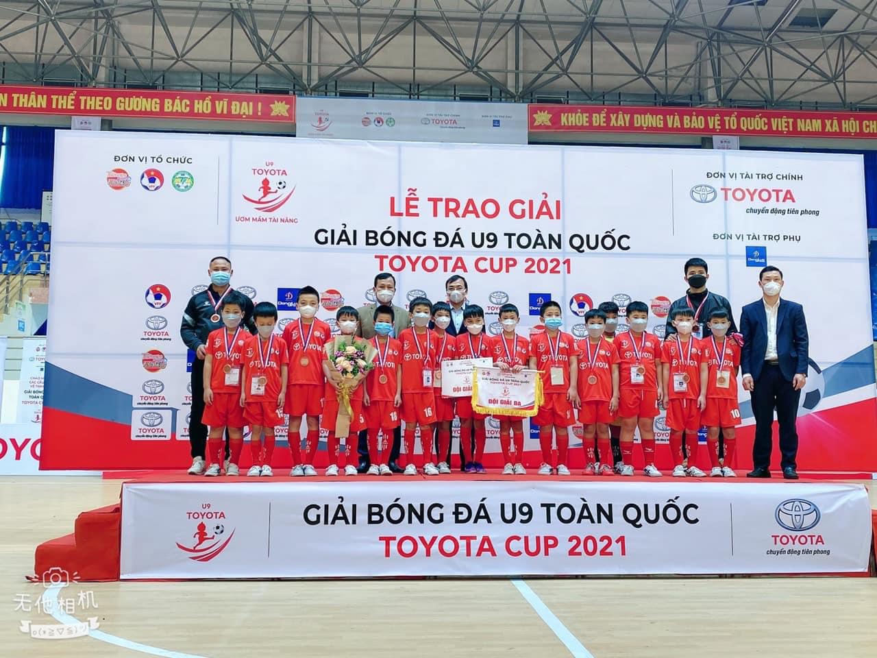 TẤM NHỰA KÍNH CƯỜNG LỰC ASIA LITE | ĐỒNG HÀNH CÙNG TRUNG TÂM ĐÀO TẠO BÓNG ĐÁ TRẺ TBS Huy chương Đồng Giải Bóng đá Toàn quốc lứa tuổi U9