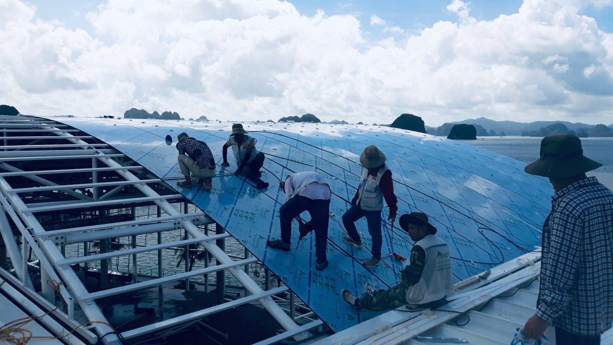 TẤM NHỰA KÍNH CƯỜNG LỰC CAO CẤP ASIA LITE | DỰ ÁN BẾN CẢNG QUỐC TẾ AO TIÊN Một số hình ảnh về quá trình thi công dự án Nguồn : C&T