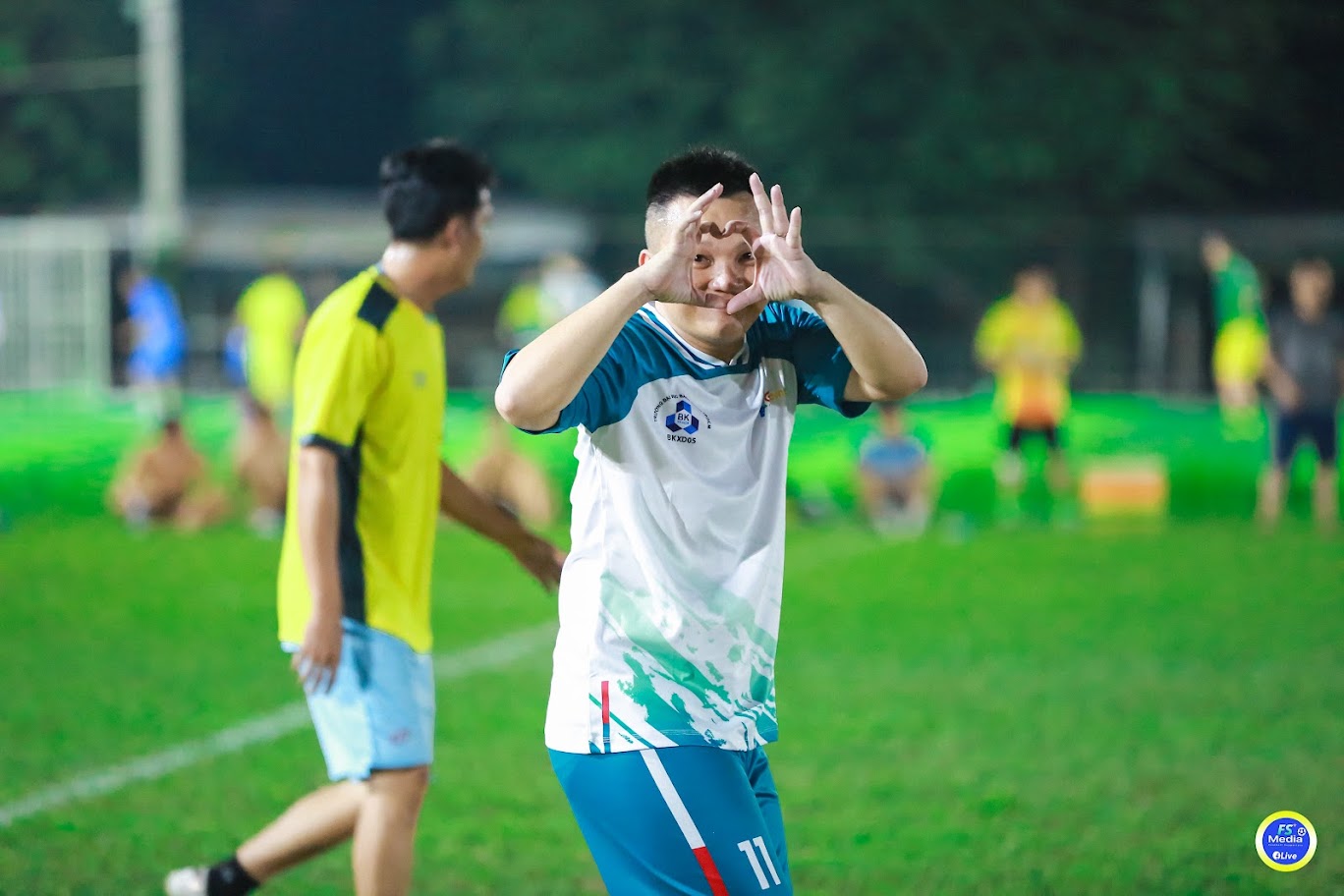 TOP ASIA - TẤM NHỰA KÍNH CƯỜNG LỰC ASIA LITE - GIAO HỮU BÓNG ĐÁ FC TOP ASIA - FC BKScons Anh Đào Văn Huân - Ăn mừng sau khi tỉ số đc rút ngắn xuống còn FC TOP ASIA 4- FC BKScons 3