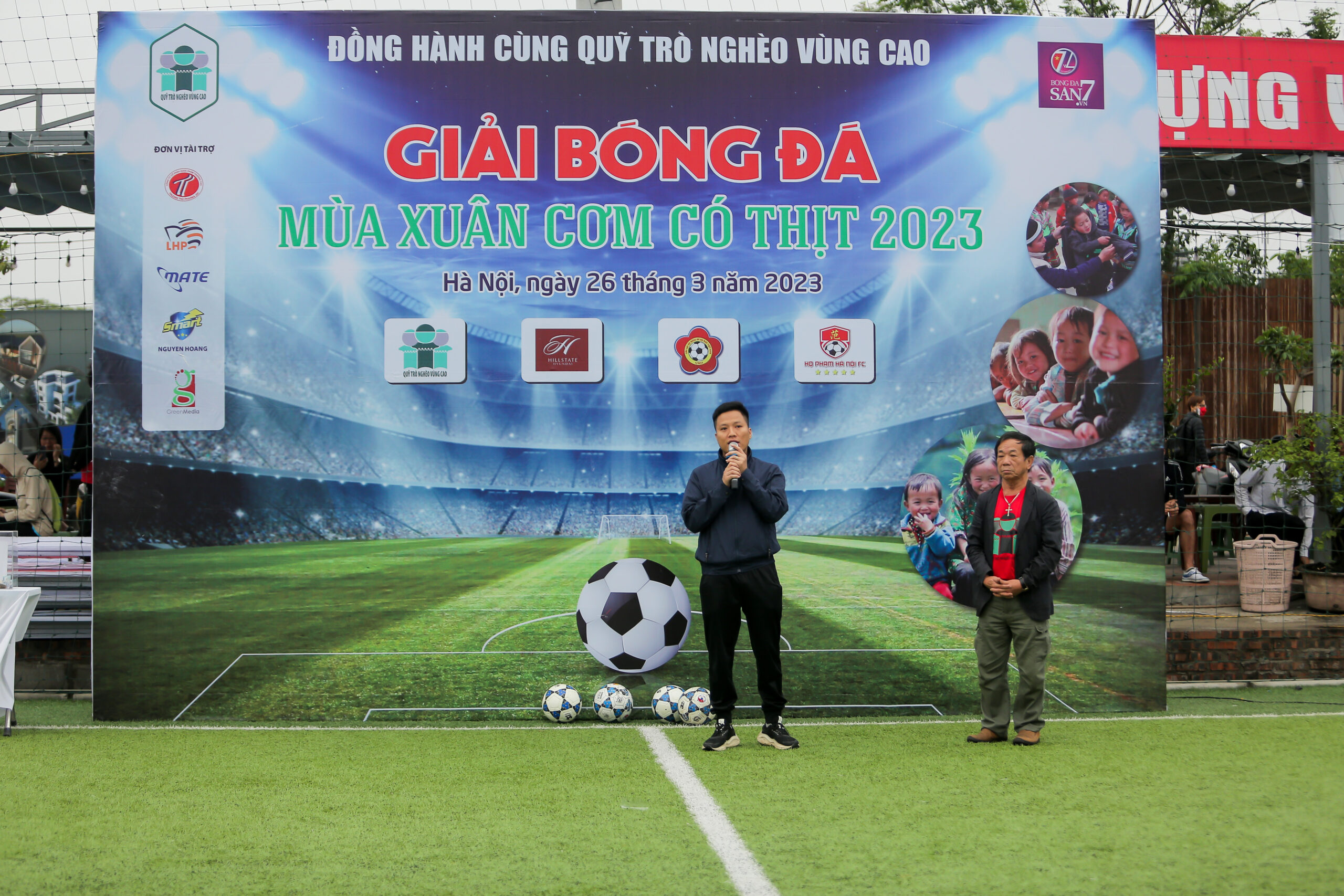 NHỰA KÍNH CƯỜNG LỰC ASIA LITE TÀI TRỢ GIẢI BÓNG ĐÁ THIỆN NGUYỆN "MÙA XUÂN CƠM CÓ THỊT 2023" ĐỒNG HÀNH CÙNG QUỸ TRÒ NGHÈO VÙNG CAO Ông Phùng Đức Khai - Đại diện Nhựa kính cường lực Asia Lite phát biểu tại giải đấu
