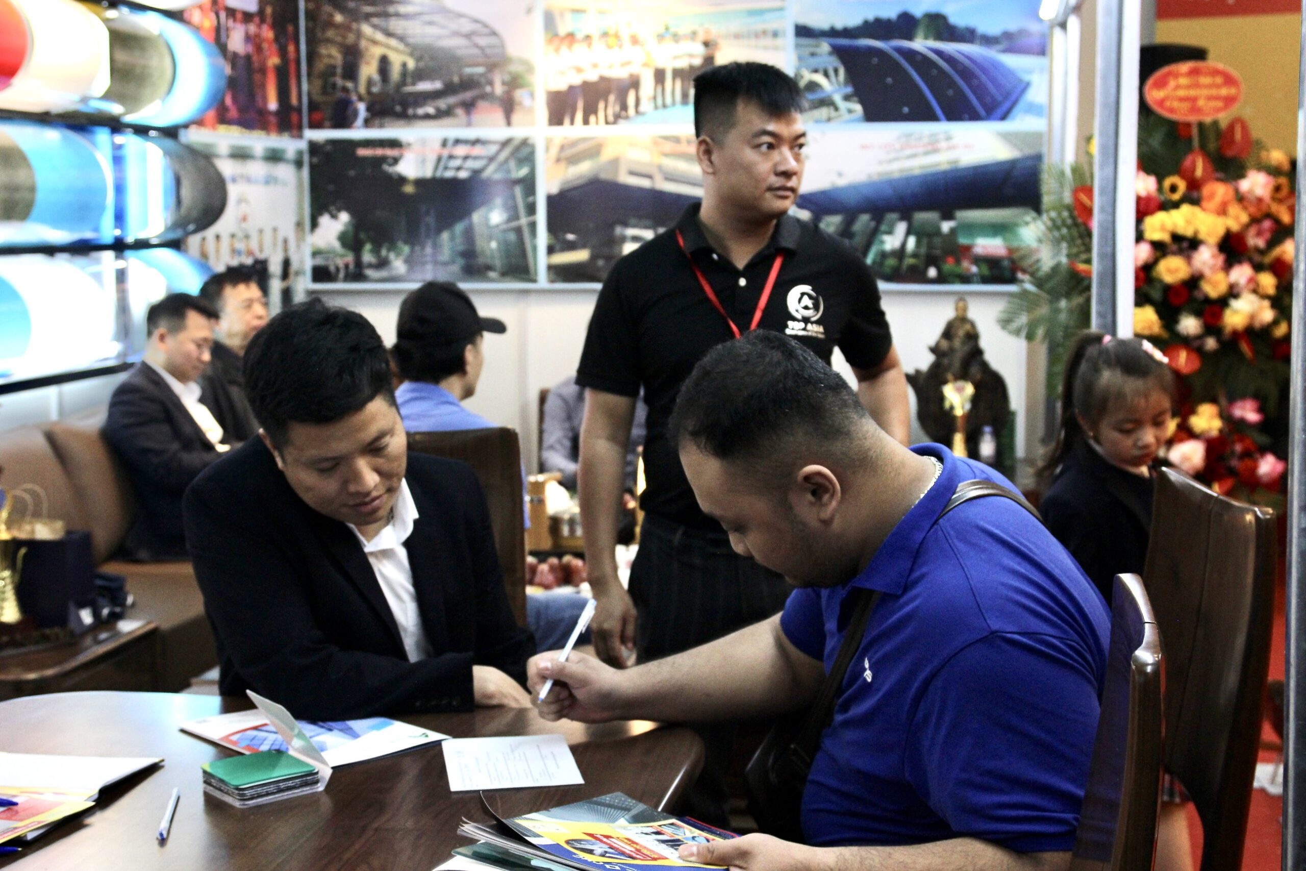 TOP ASIA ĐÃ CÓ MẶT TẠI TRIỂN LÃM VIETBUILD HÀ NỘI 2023 Nguyễn Tiến Hùng - KTS chia sẻ sau khi trải nghiệm sản phẩm nhựa kính cường lực ASIA LITE