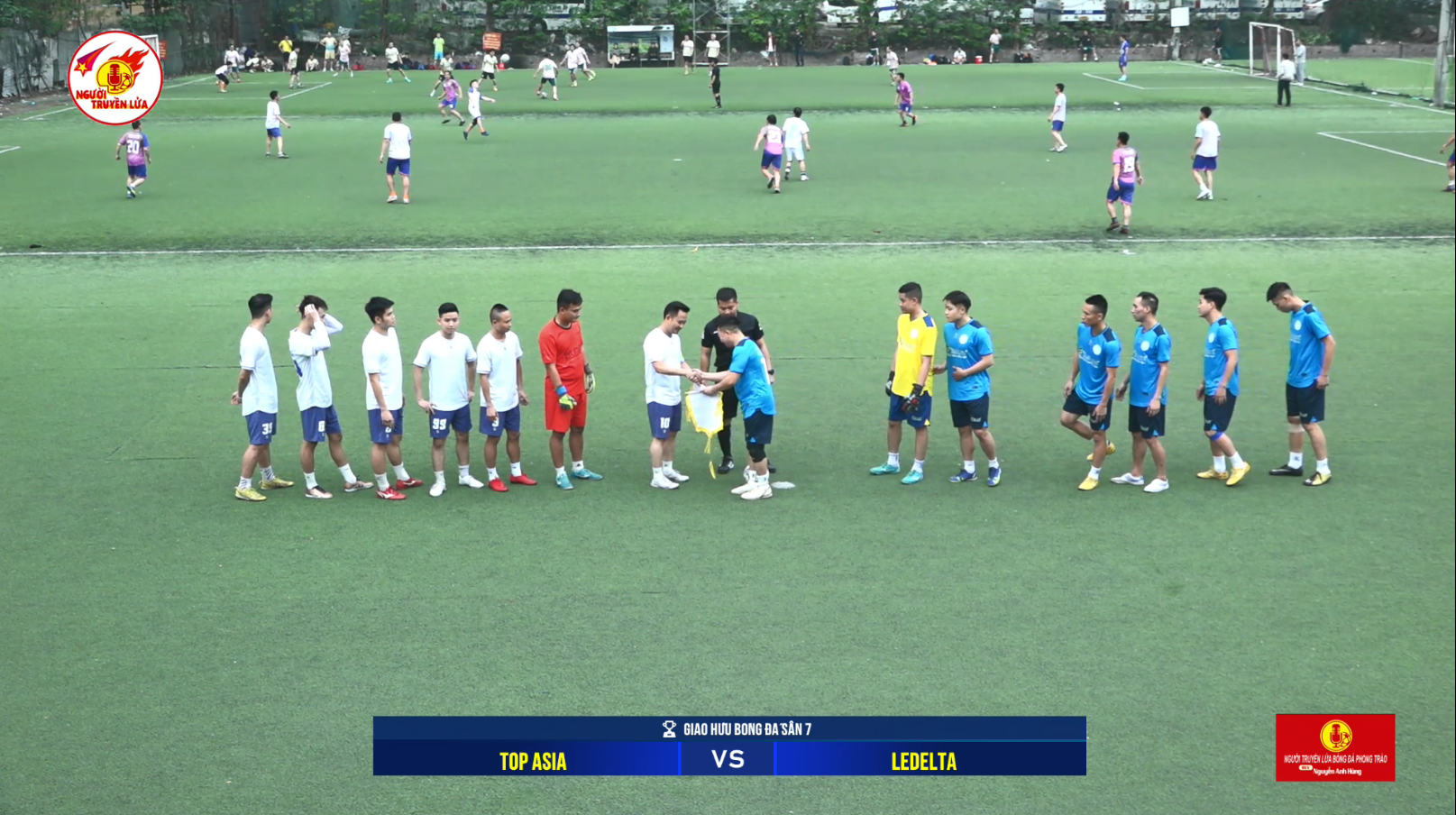 TOP ASIA – NHỰA KÍNH CƯỜNG LỰC ASIA LITE – GIAO HỮU BÓNG ĐÁ : FC Top Asia vs FC Le Delta Đội Trưởng Đào Mạnh Cường - Chủ tịch công ty Top Asia bắt tay và trao cờ lưu niệm với Đội Trưởng Ngô Văn Hùng - Chủ tịch công ty Le Delta