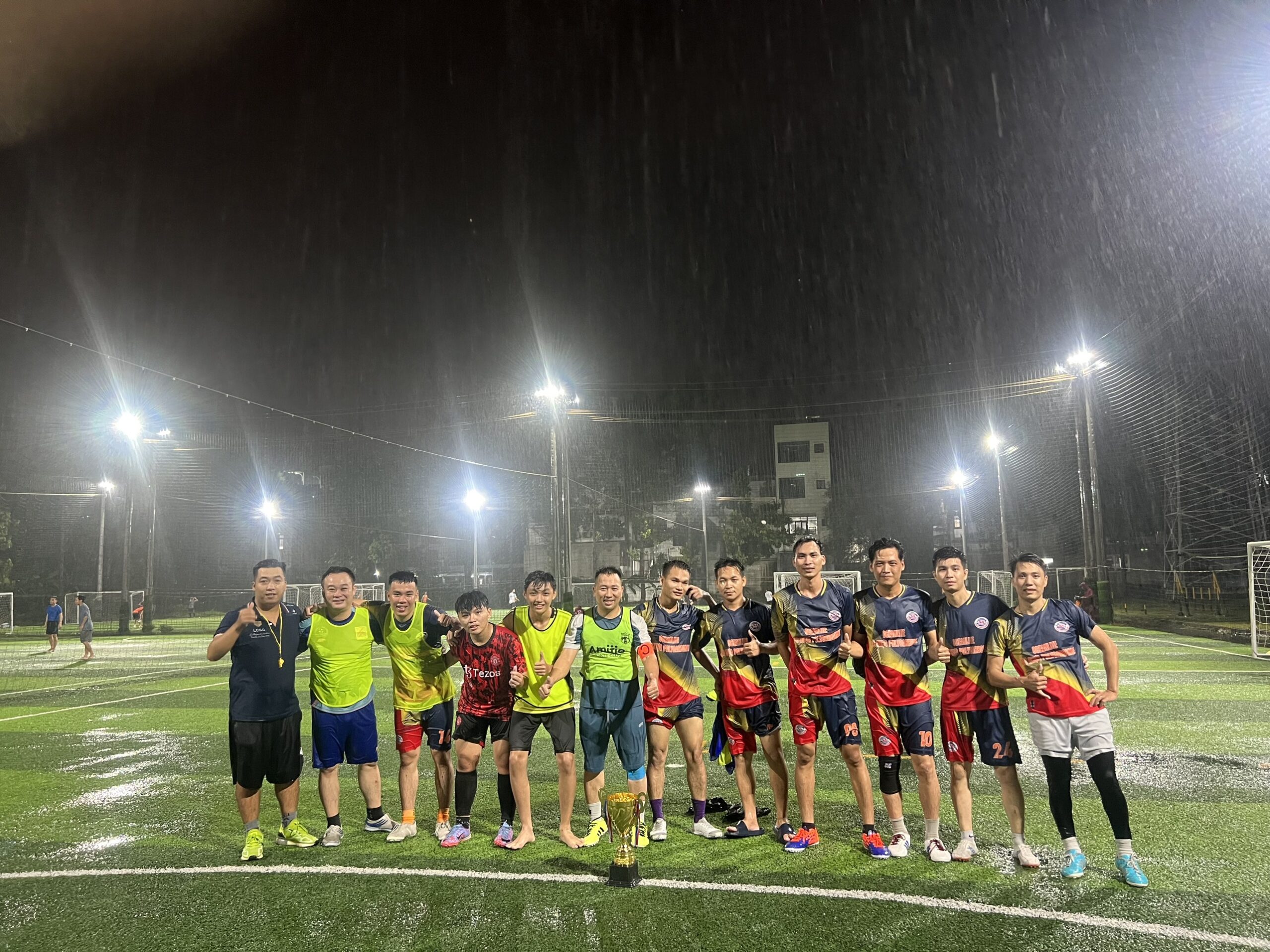 FC TOP ASIA vs FC NHỰA NAM ANH : Trận Thuỷ Chiến Dưới Mưa Tất cả cùng chiến thắng vì tinh thần thể thao, tinh thần anh em