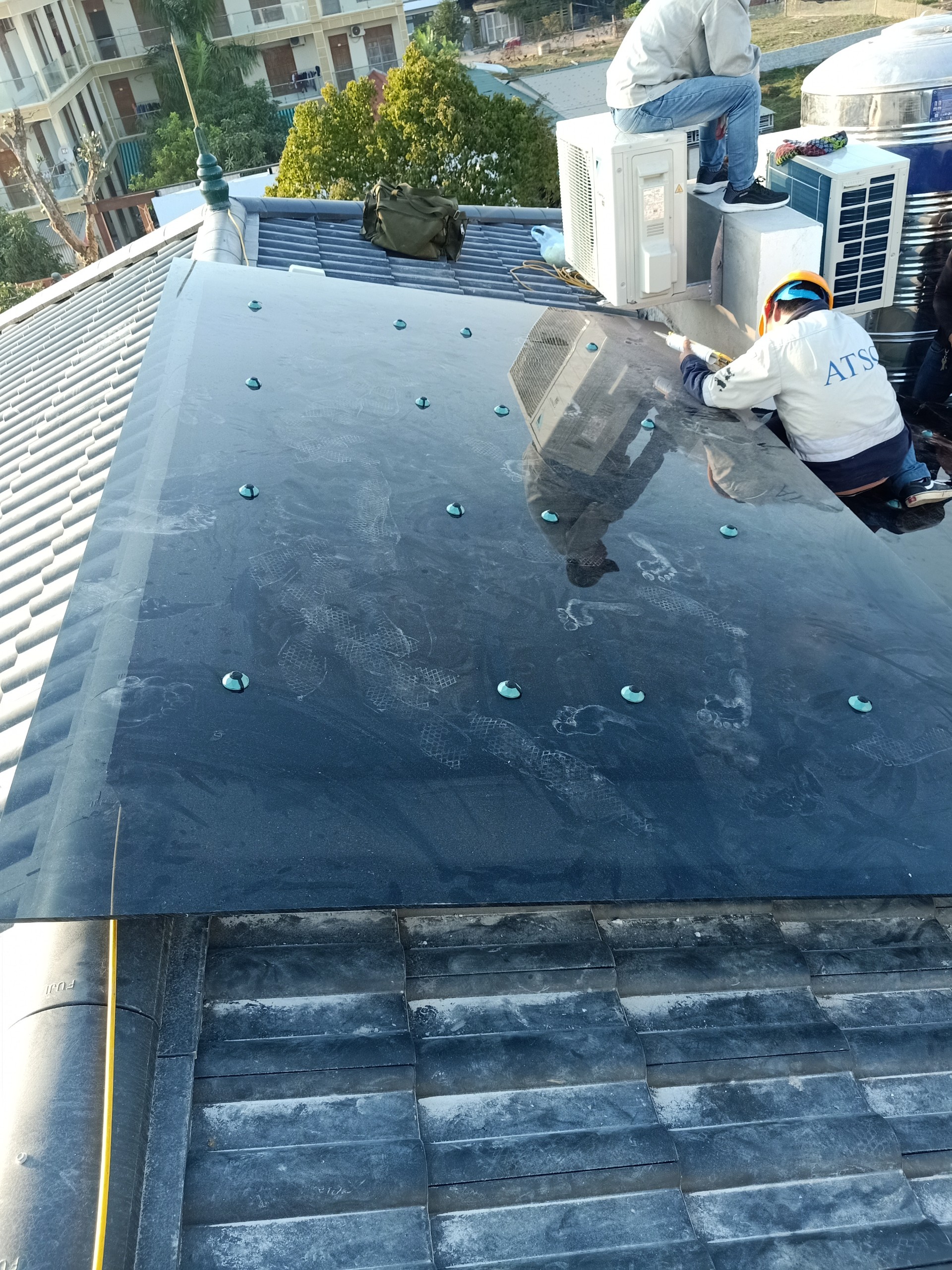 Tấm nhựa cường lực polycarbonate cách nhiệt cách nhiệt | Giải pháp chống nóng số 1 hiện nay Tấm nhựa polycarbonate cường lực cách nhiệt được sử dụng làm giếng trời