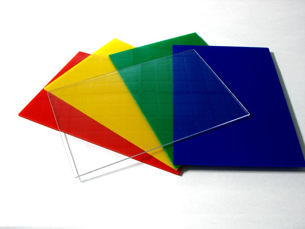 Tấm nhựa lấy sáng loại nào tốt - Tấm nhựa Polycarbonate - Mica hay Composite? Tấm nhựa Mica