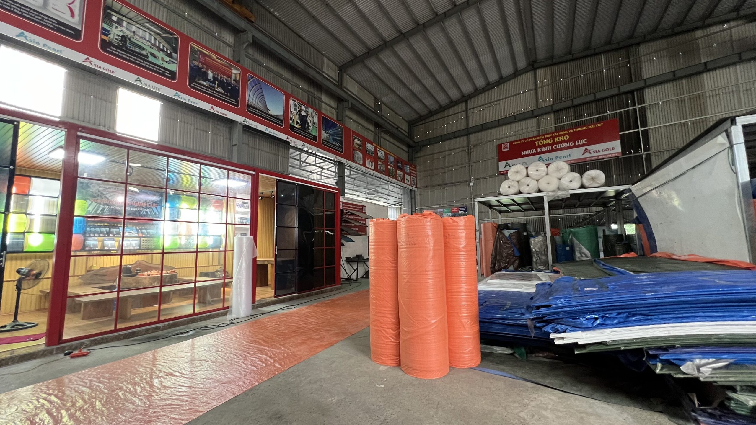 TẤM NHỰA KÍNH POLYCARBONATE CƯỜNG LỰC Top Asia là nhà máy sản xuất nhựa kính polycarbonate cường lực hàng đầu Việt Nam