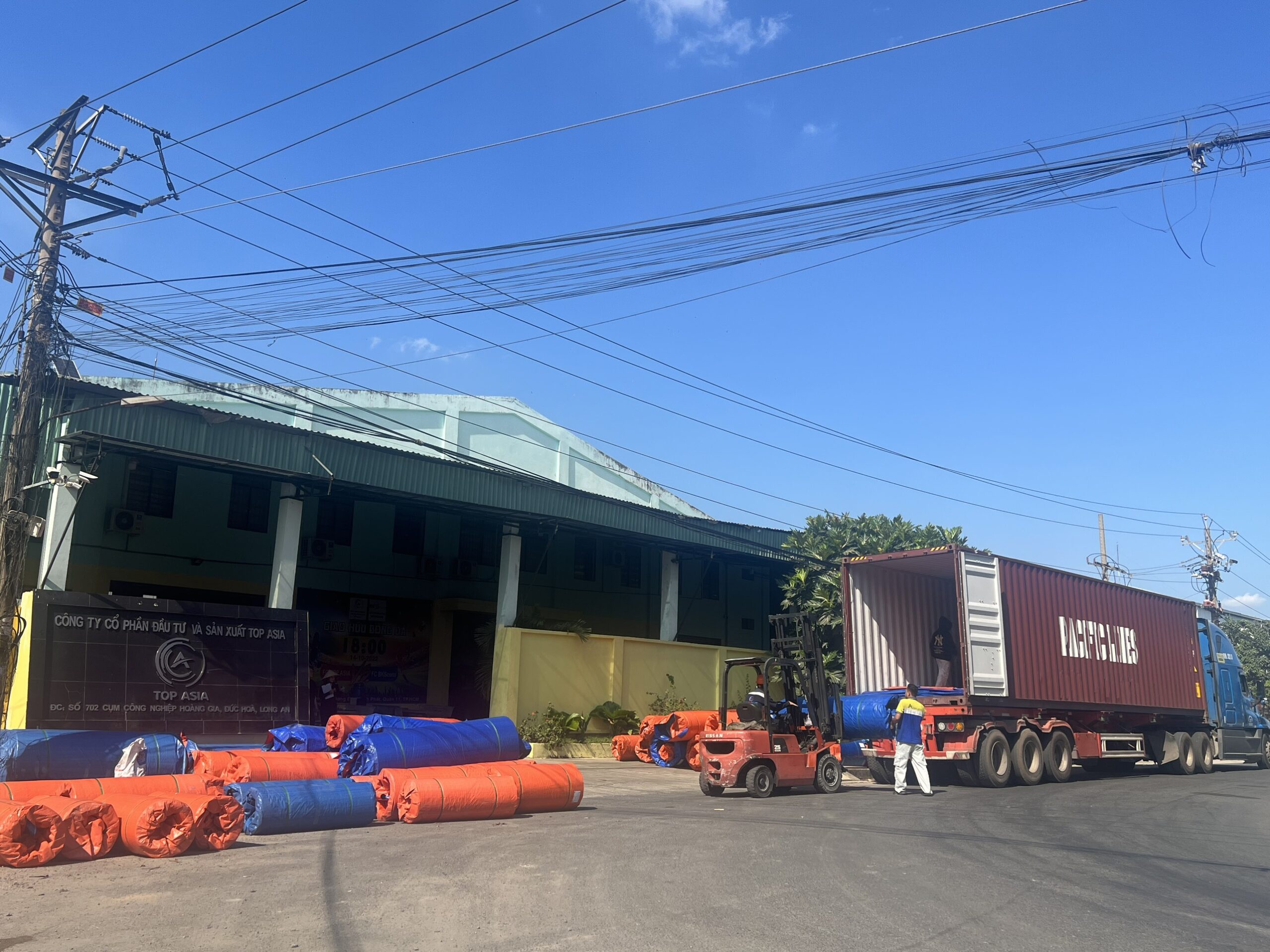 TẤM NHỰA KÍNH POLYCARBONATE CƯỜNG LỰC Top Asia là nhà máy sản xuất nhựa kính polycarbonate cường lực hàng đầu Việt Nam