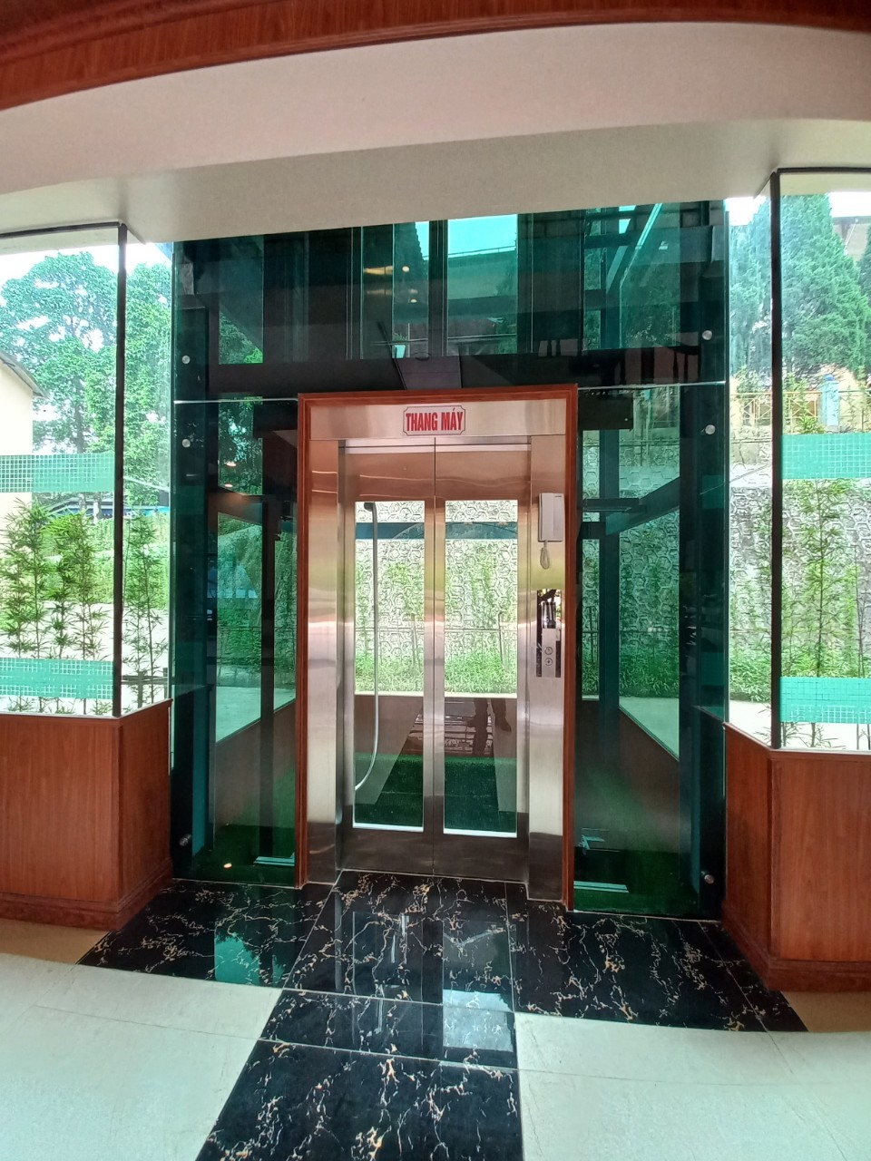 Thang máy nhựa cường lực: Giải pháp hiện đại nâng tầm không gian sống 2024 Lợi ích của thang máy nhựa polycarbonate cường lực