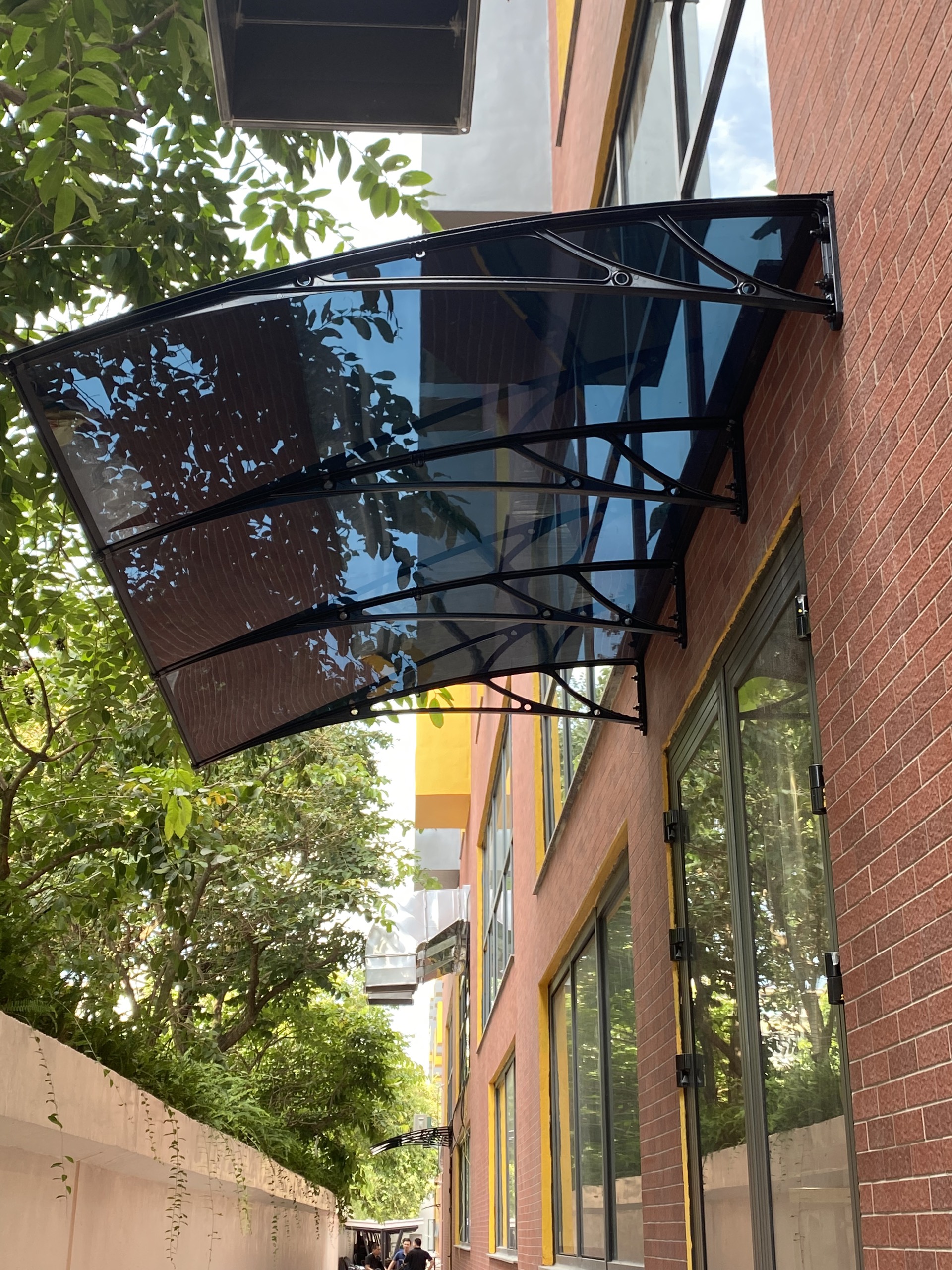 Mái che lấy sáng canopy được lắp đặt tại trường liên cấp Marie Curie Long Biên