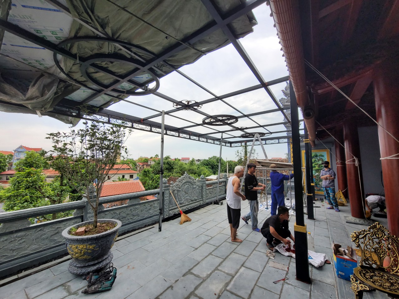 Mái Nhà Thờ Bằng Nhựa Kính Polycarbonate: Vẻ Đẹp, Độ Bền & Sự Linh Thiêng 2024 Thi công mái nhà thờ bằng nhựa kính poly