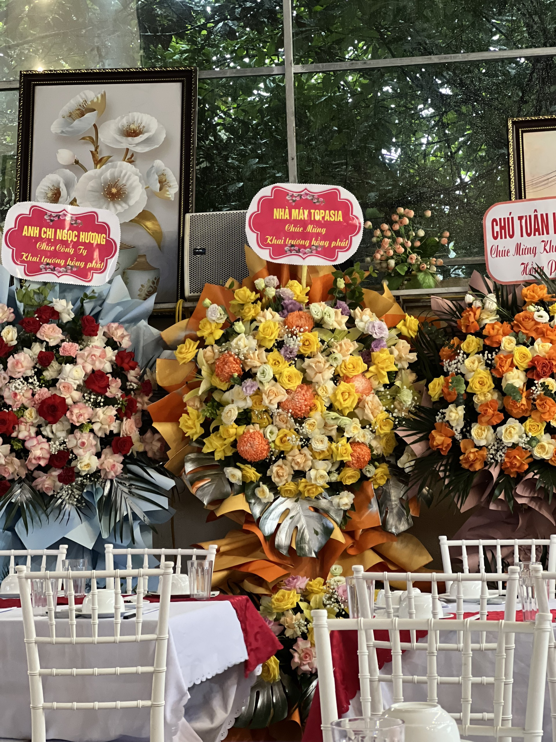 Top Asia Chào Đón Đại Lý Thứ 168: Hệ Thống Phân Phối Vật Liệu Xanh Euro Tại Đông Quang, Ba Vì, Hà Nội Công ty Cổ Phần Đầu Tư Và Sản Xuất Top Asia tặng hoa chúc mừng đại lý thứ 168