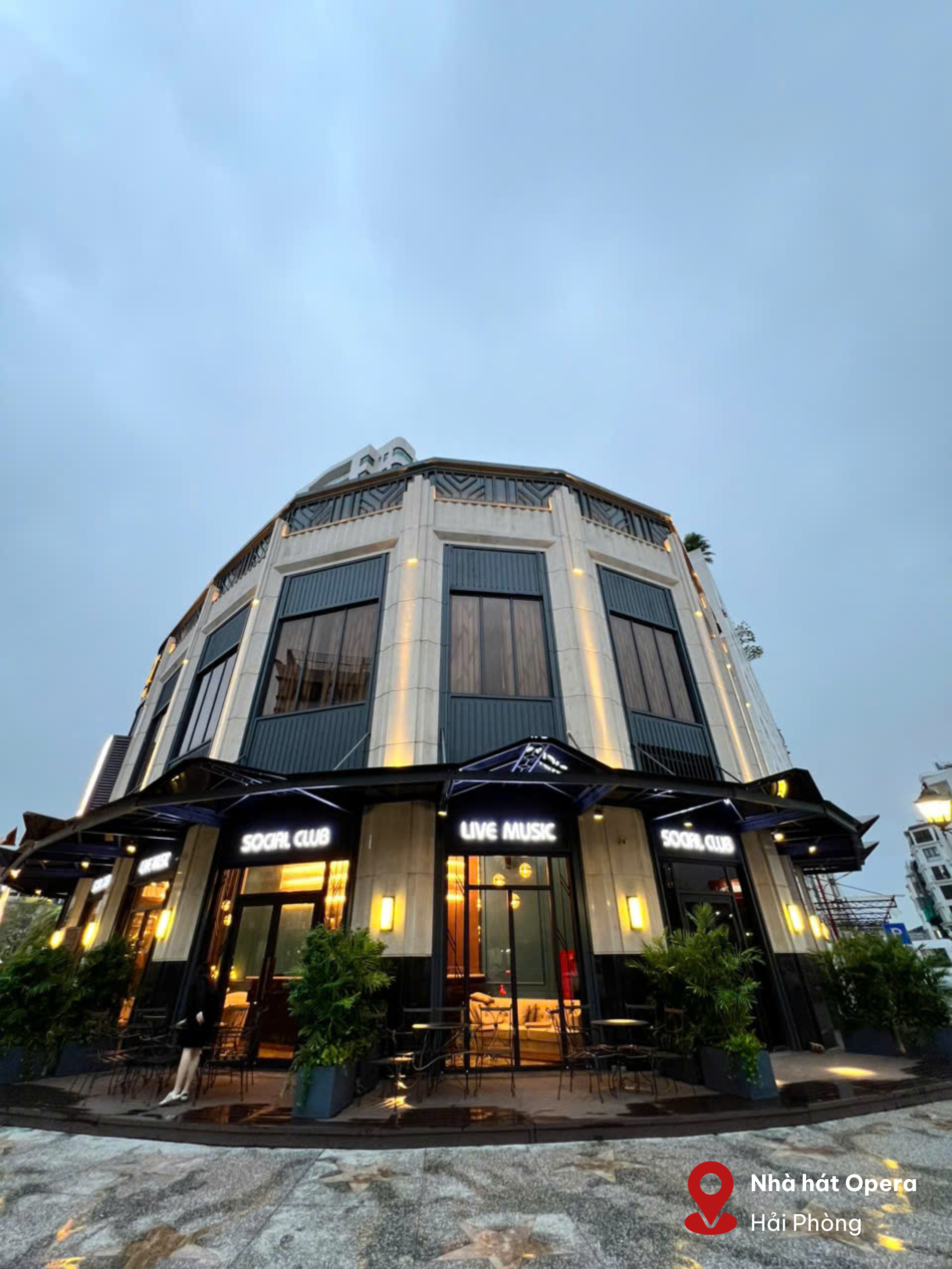 Đánh Giá Toàn Diện Chất Lượng Nhựa Kính Polycarbonate Cường Lực Asia Lite, Asia Pearl Sau Bão Yagi 2024 : Sự Lựa Chọn Vượt Trội Cho Công Trình Bền Vững Mái sảnh Nhà hát Opera - TD Group - Hải Phòng an toàn và không bị tổn thất gì sau bão Yagi