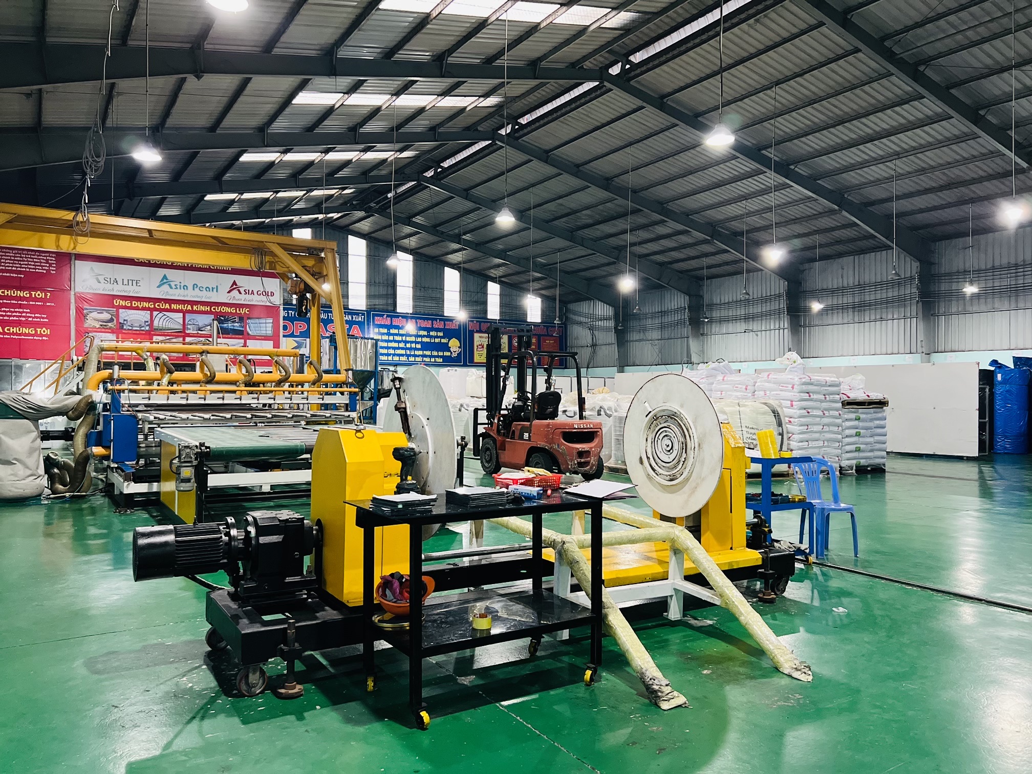 Đánh Giá Toàn Diện Chất Lượng Nhựa Kính Polycarbonate Cường Lực Asia Lite, Asia Pearl Sau Bão Yagi 2024 : Sự Lựa Chọn Vượt Trội Cho Công Trình Bền Vững Top Asia sản xuất tấm nhựa lấy sáng polycarbonate đặc ruột chất lượng cao