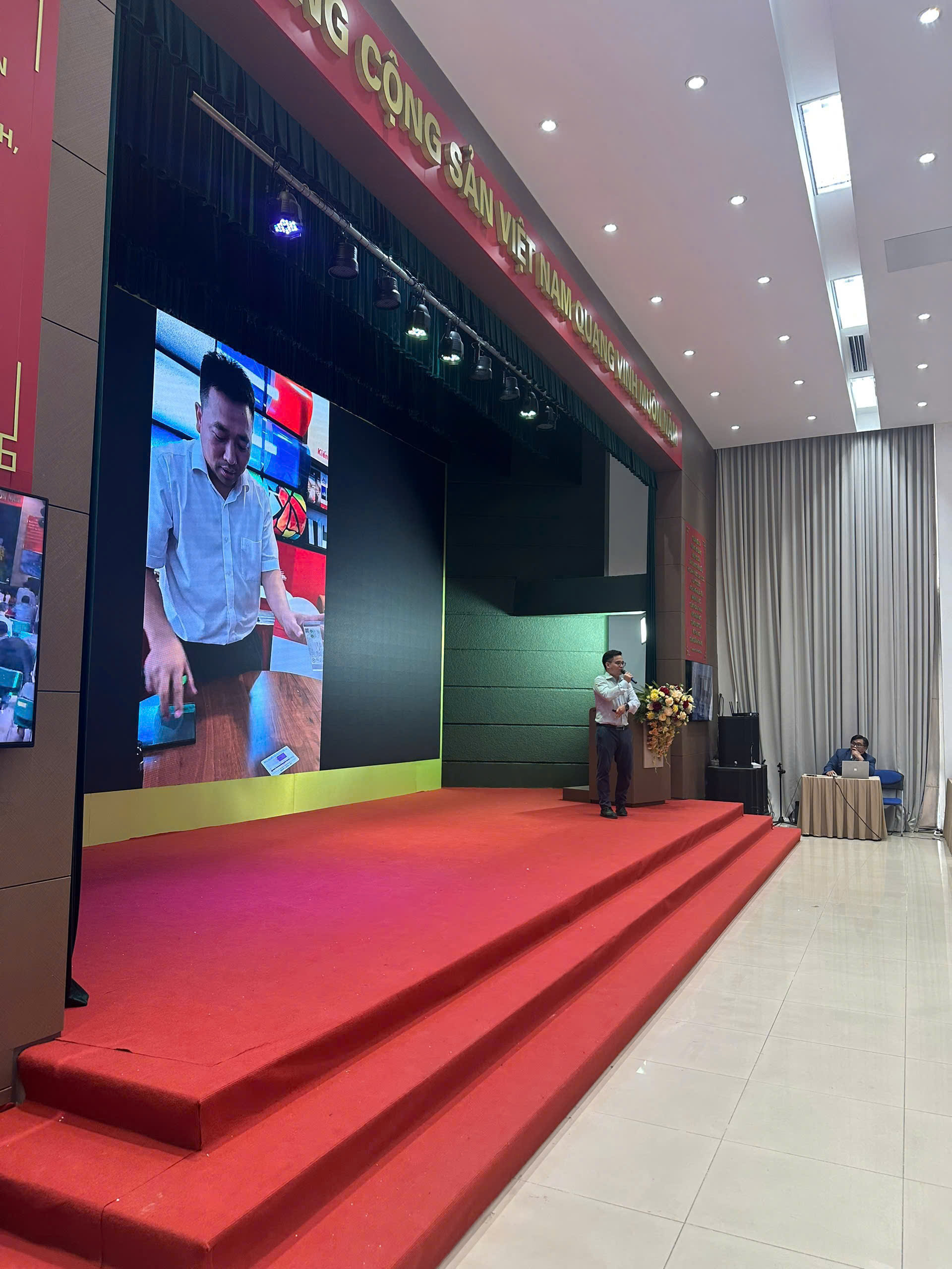 Chương trình Chào mừng ngày kiến trúc Việt Nam 27/4 và kỷ niệm 50 năm ngày giải phóng miền Nam z6545261580867 808ec05dfde4c855332fc07735b3a179