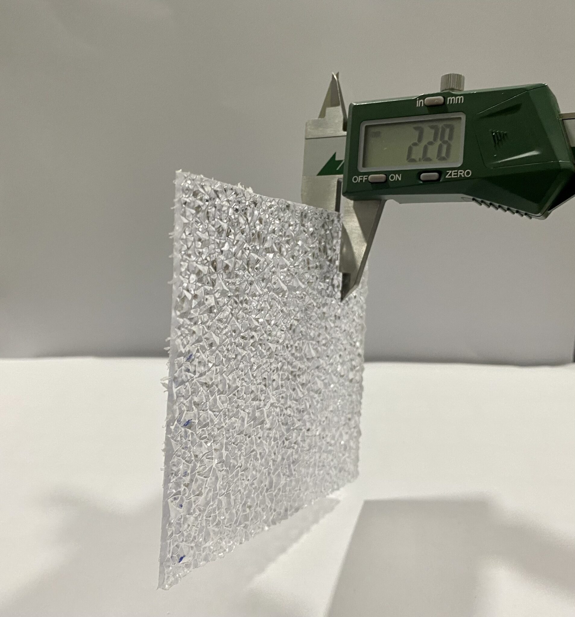Giá tấm nhựa lấy sáng polycarbonate TopAsia mới nhất hiện nay và những lợi ích cho công trình của bạn tam-poly-dac-san
