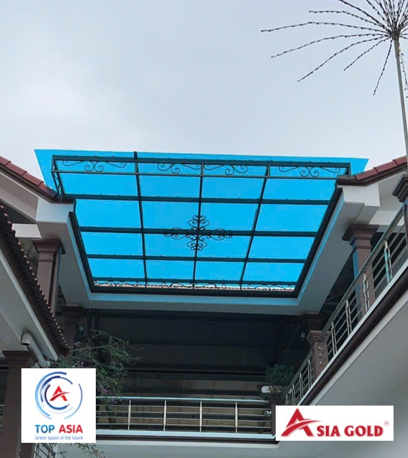 So sánh tấm nhựa Polycarbonate và kính cường lực: Nên chọn loại nào cho công trình? Polycarbonate-va-kinh-cuong-luc